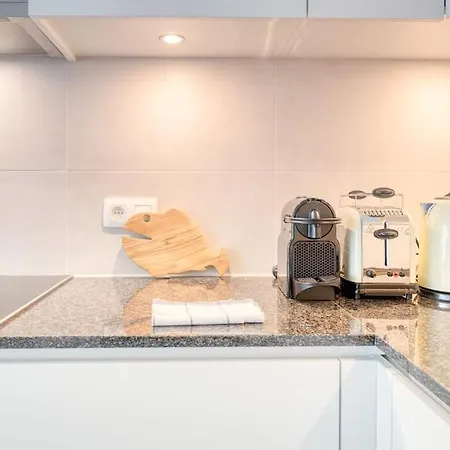 Daire Family-friendly Beachside Retreat For 5 In Oostende