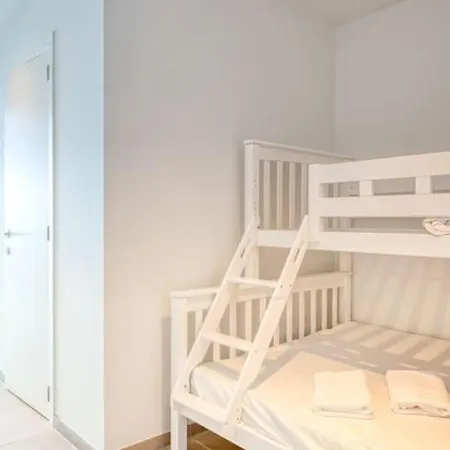 Family-friendly Beachside Retreat For 5 In Lägenhet Oostende